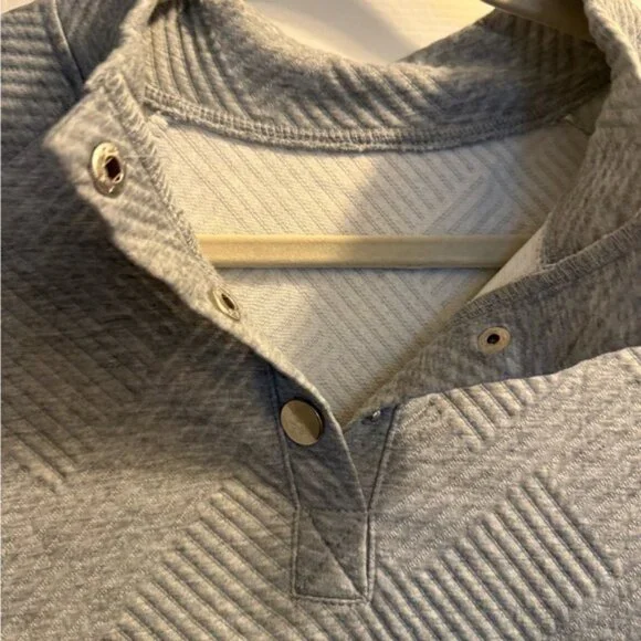 Women’s pullover size large - Picture 3 of 5